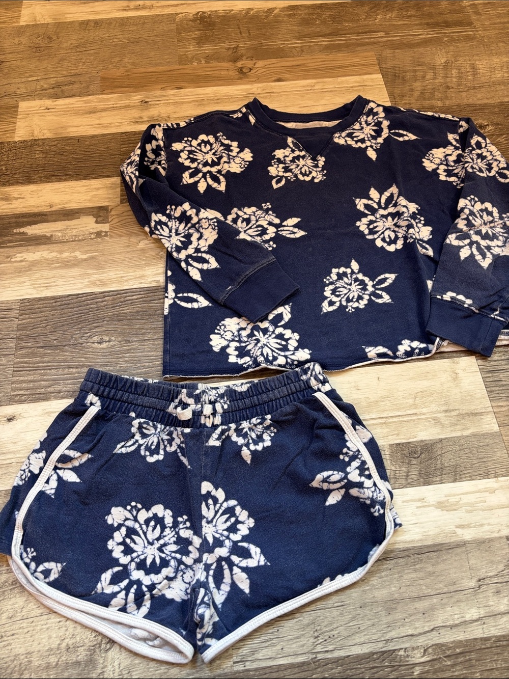GAP Navy and White Floral Kids set